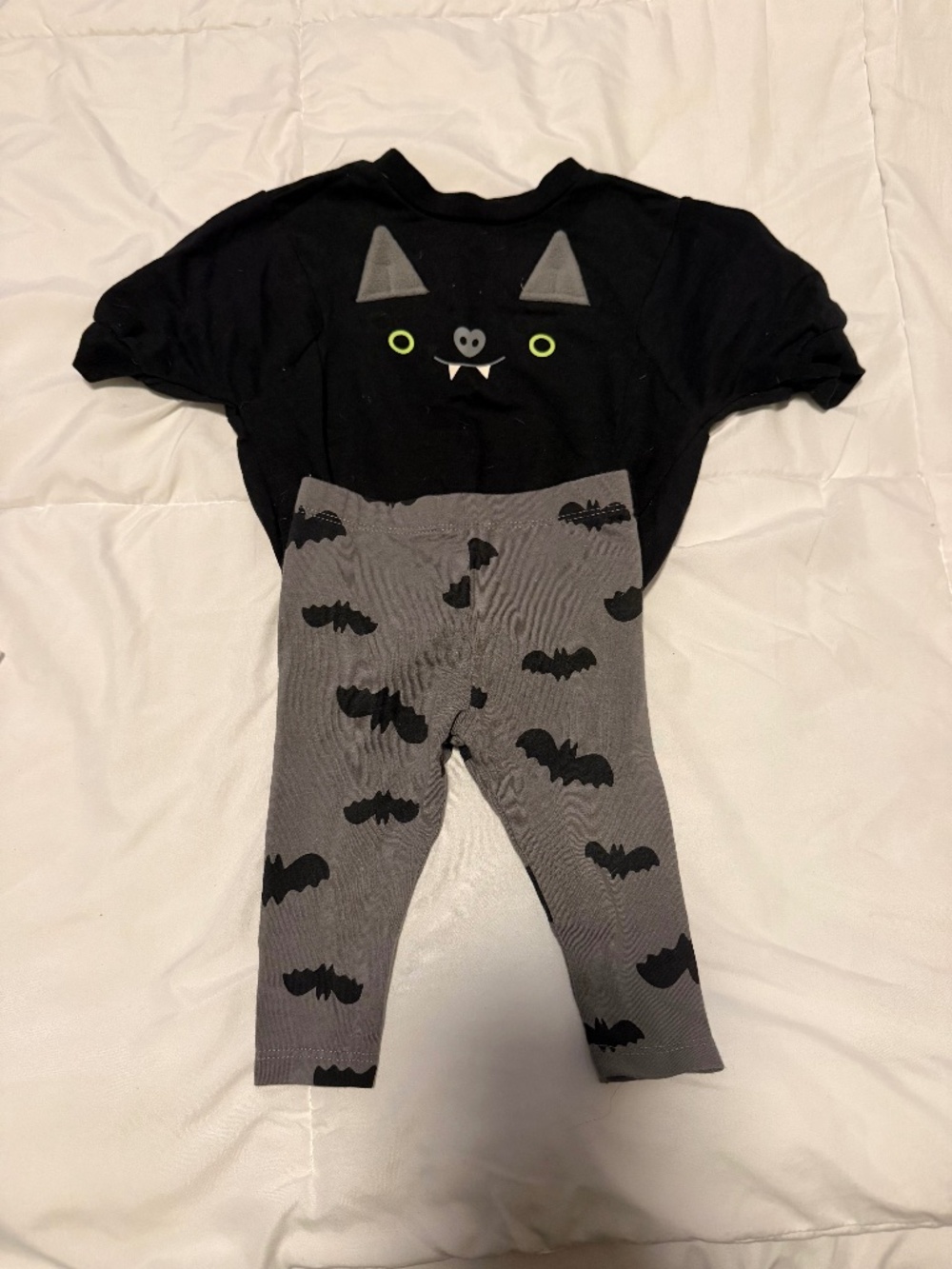 Bat 🦇 outfit size 0/3 months